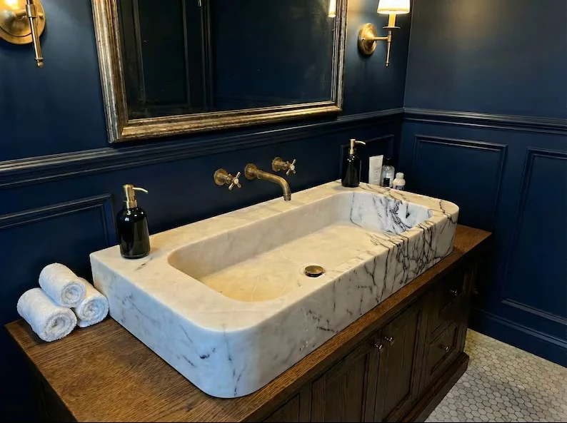 Lilac marble basin